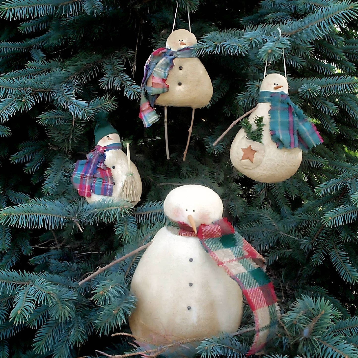 Pattern for a set of four primitive snowman ornaments