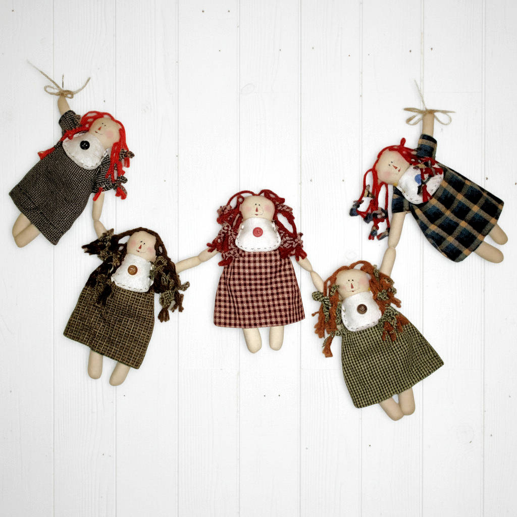 Swag made from small Raggedy Ann dolls all dressed in homespun fabrics pattern