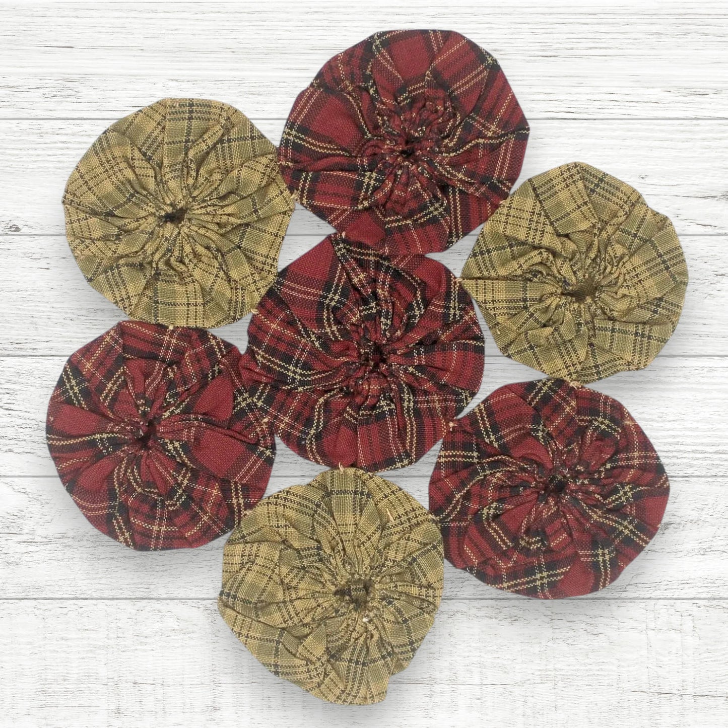 primitive cabin yo-yo homespun fabric candle or table mat