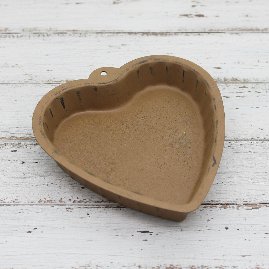 Heart-shaped mustard metal candle pan