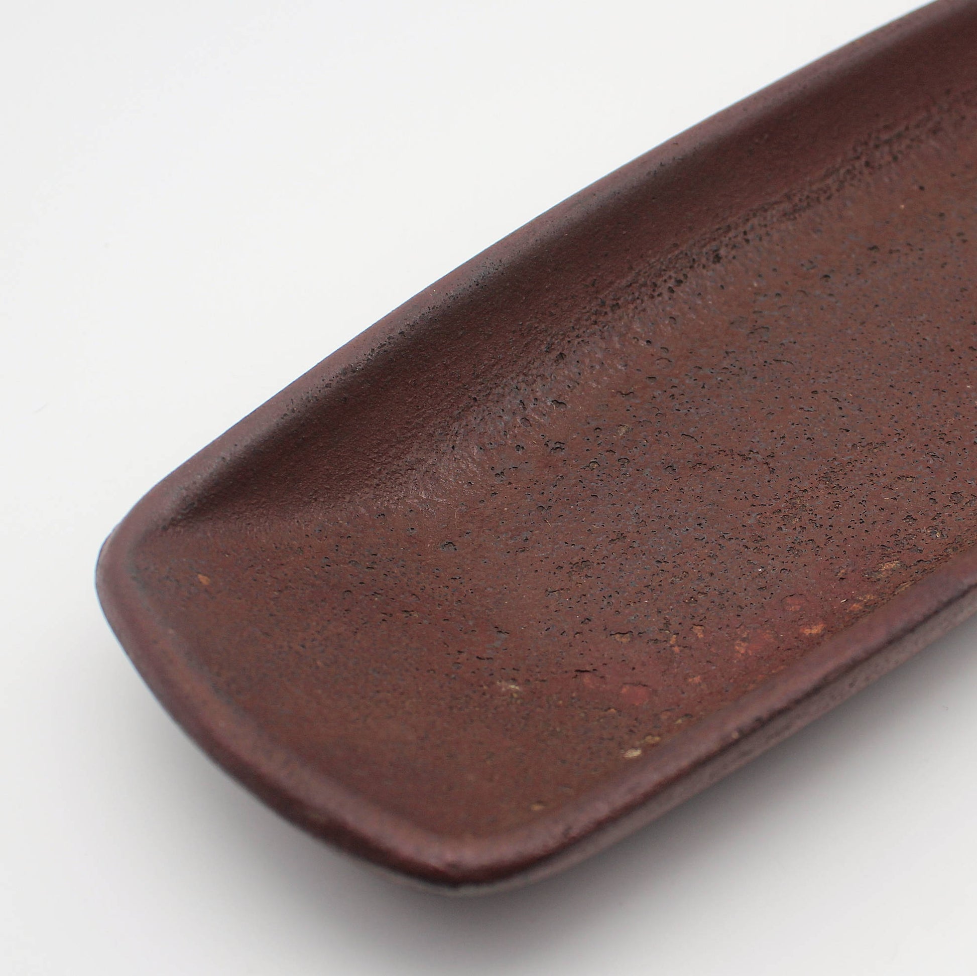 Colonial primitive burgundy resin tray